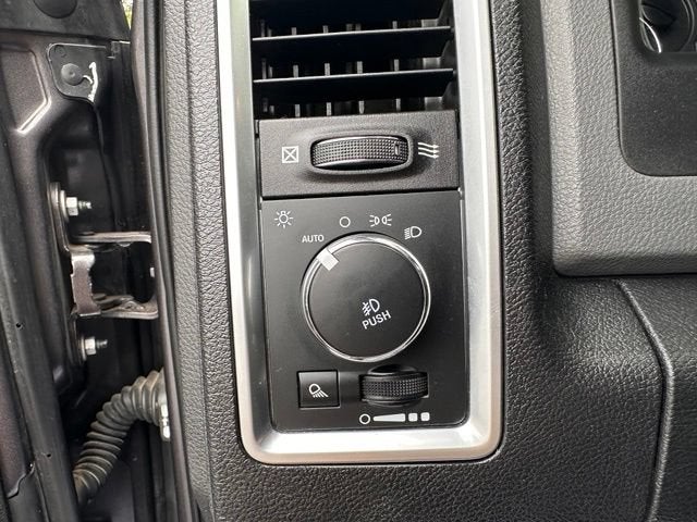 2017 RAM 1500 Big Horn Crew Cab 4x4 5'7" Box
