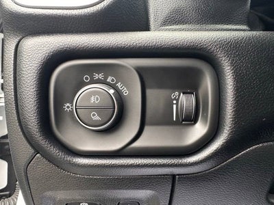 2022 RAM 1500 Big Horn Crew Cab 4x4 5'7" Box