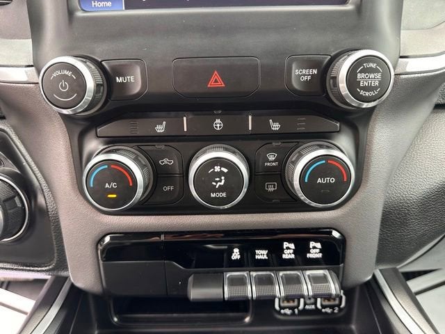 2022 RAM 1500 Big Horn Crew Cab 4x4 5'7" Box