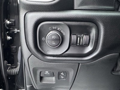 2019 RAM 1500 Big Horn/Lone Star Crew Cab 4x4 5'7" Box