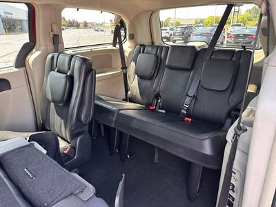 2016 Chrysler Town & Country Touring-L