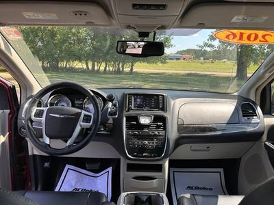 2016 Chrysler Town & Country Touring-L