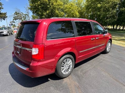 2016 Chrysler Town & Country Touring-L